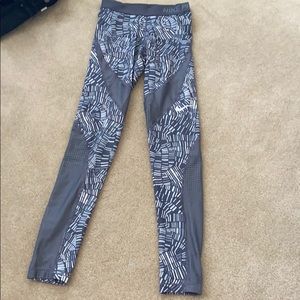 Nike pro grey and white patterned leggings